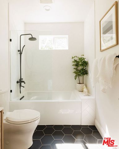 7606 Willoughby Avenue, West Hollywood, CA 90046