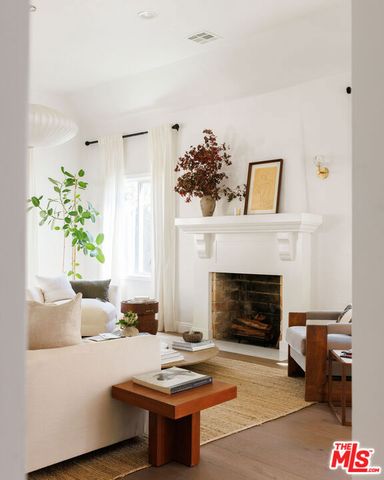 7606 Willoughby Avenue, West Hollywood, CA 90046