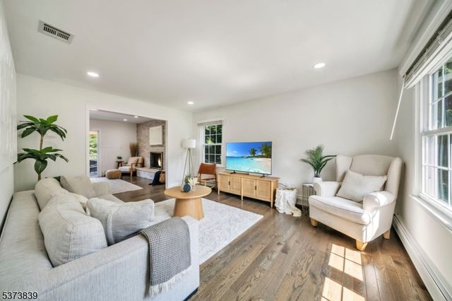 26 Wind Ridge Dr, North Caldwell Boro, NJ 07006