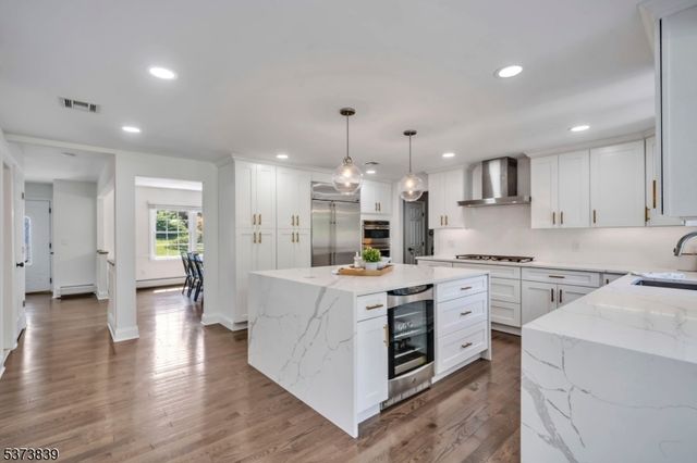26 Wind Ridge Dr, North Caldwell Boro, NJ 07006