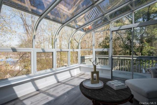 8 Verity Lane, Roslyn, NY 11576