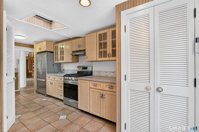 207 Pawson Road, Branford, CT 06405