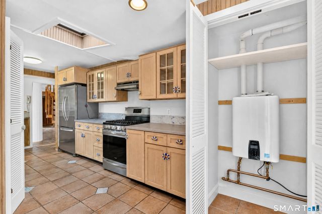 207 Pawson Road, Branford, CT 06405