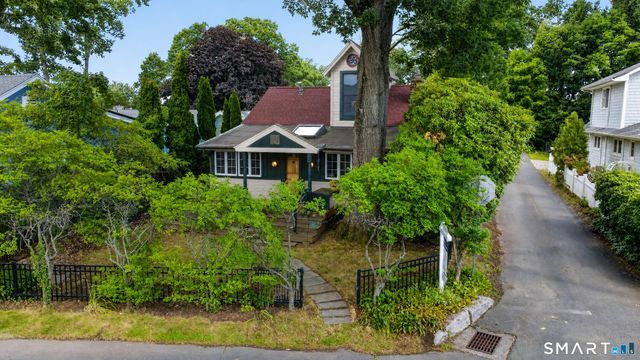 207 Pawson Road, Branford, CT 06405