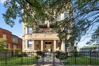 512 E Oakwood Boulevard 2, Chicago, IL 60653