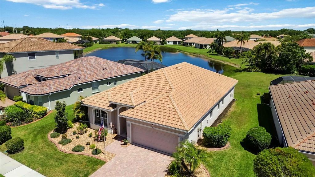 Image 2 of property listing at 8769 MONTEREY BAY LOOP, Bradenton, FL 34212