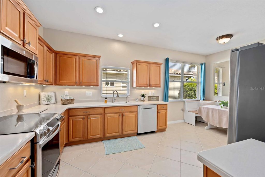 Image 11 of property listing at 8769 MONTEREY BAY LOOP, Bradenton, FL 34212