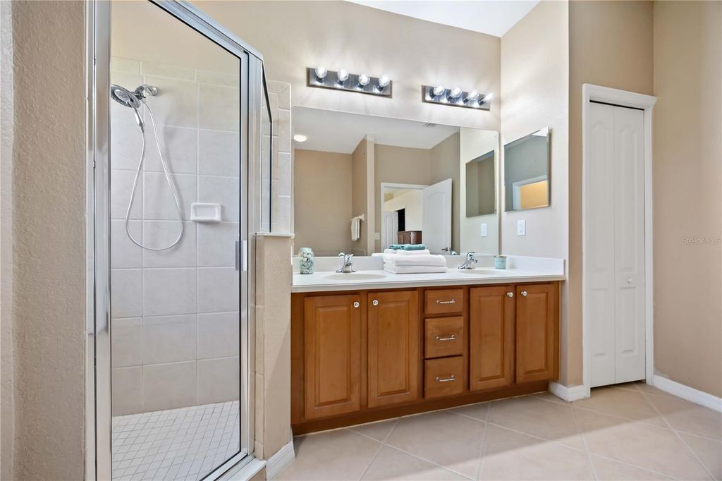 Image 28 of property listing at 8769 MONTEREY BAY LOOP, Bradenton, FL 34212