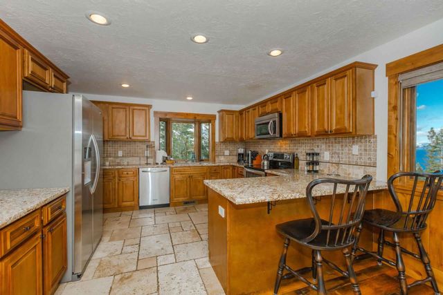 495 Lakeridge Court, Tahoma, CA 96142