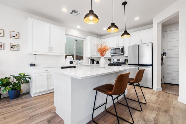 21927 N 31st Place, Phoenix, AZ 85050