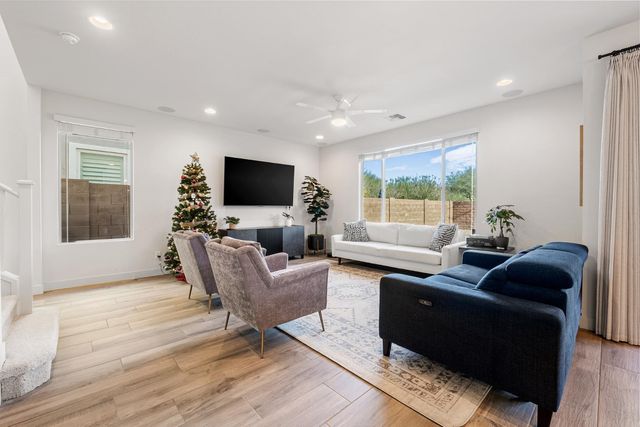 21927 N 31st Place, Phoenix, AZ 85050