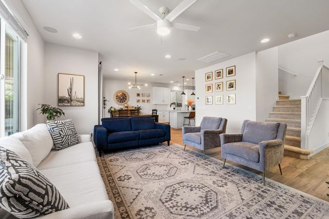 21927 N 31st Place, Phoenix, AZ 85050