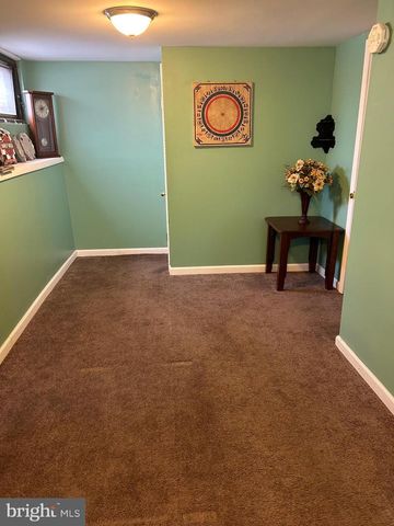 2112 N LEE LN, Aston, PA 19014