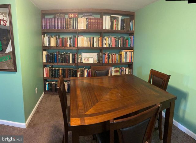 2112 N LEE LN, Aston, PA 19014