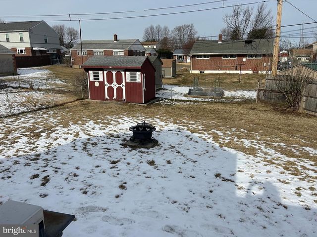 2112 N LEE LN, Aston, PA 19014