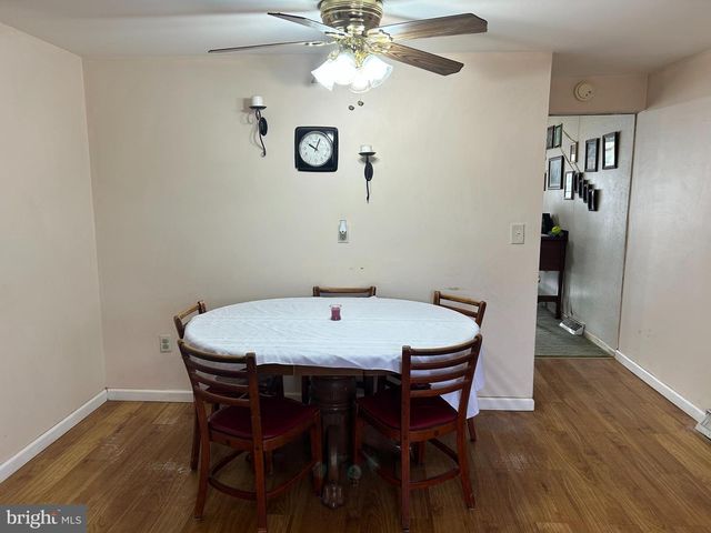 2112 N LEE LN, Aston, PA 19014