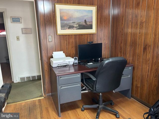 2112 N LEE LN, Aston, PA 19014