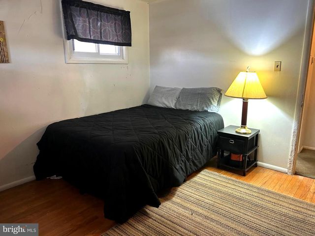 2112 N LEE LN, Aston, PA 19014