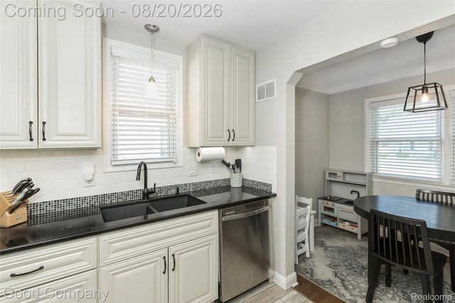 1701 N Altadena Avenue, Royal Oak, MI 48067