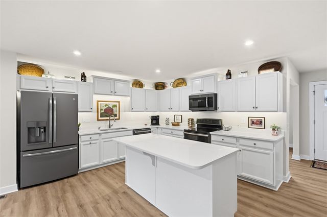 789 Oliver St, Lancaster Twp, PA 16037