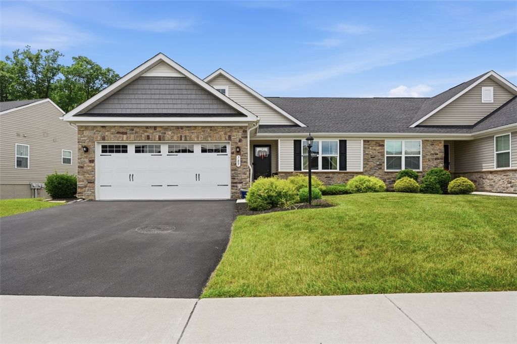789 Oliver St, Lancaster Twp, PA 16037