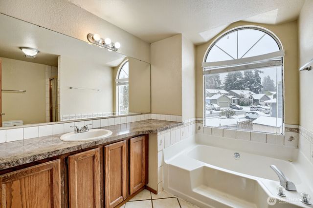 27610 26th Avenue S, Federal Way, WA 98003