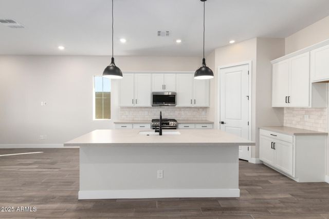 716 W Kingbird Drive, Queen Creek, AZ 85140