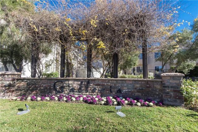 24332 Lorenzo, Valencia, CA 91355