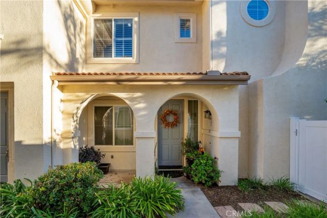 24332 Lorenzo, Valencia, CA 91355