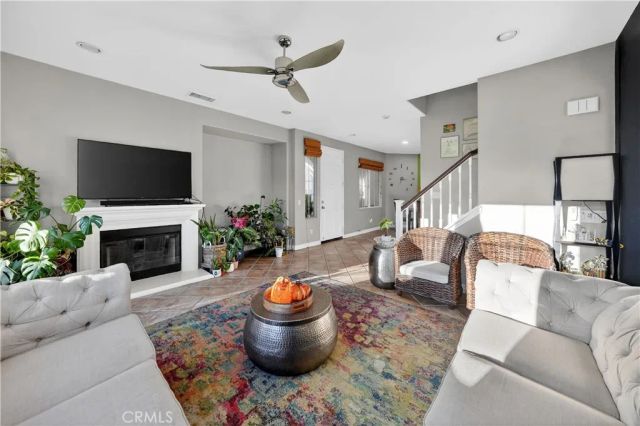 24332 Lorenzo, Valencia, CA 91355