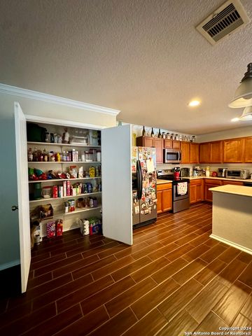 534 Gable PT, San Antonio, TX 78251