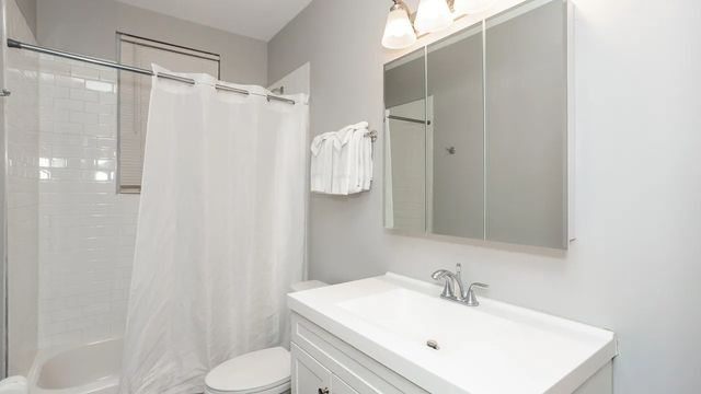 1922 N Rockwell Street 2, Chicago, IL 60647