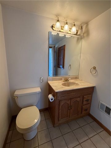 214 Madison Ave, Sewickley Twp, PA 15637