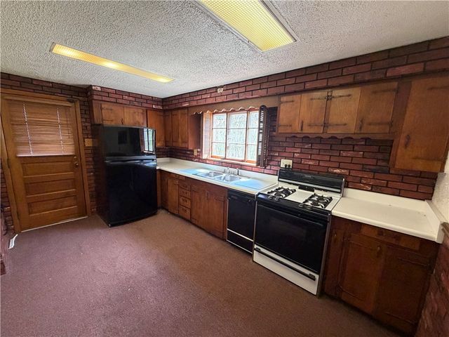 214 Madison Ave, Sewickley Twp, PA 15637