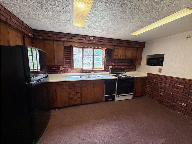 214 Madison Ave, Sewickley Twp, PA 15637