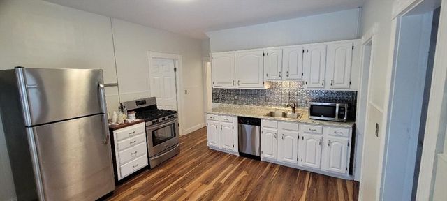 158-160 Roslindale Ave 1, Boston, MA 02131