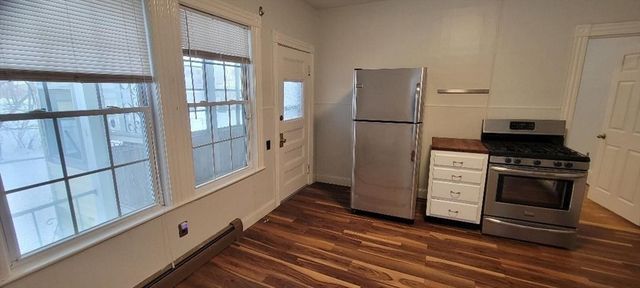 158-160 Roslindale Ave 1, Boston, MA 02131