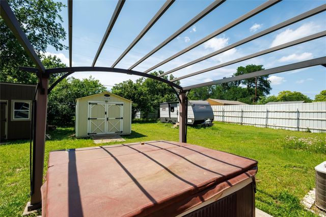 104 Richard Lane, Azle, TX 76020