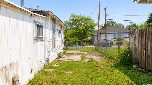 215 S BRAZOS ST, San Antonio, TX 78207