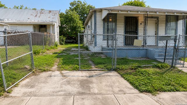 215 S BRAZOS ST, San Antonio, TX 78207