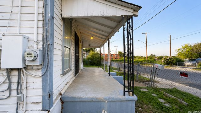 215 S BRAZOS ST, San Antonio, TX 78207