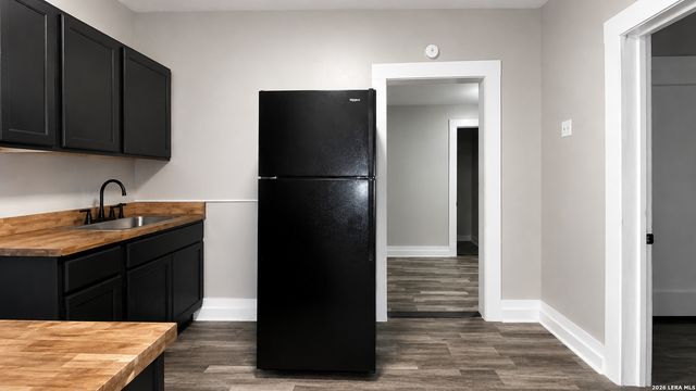 215 S BRAZOS ST, San Antonio, TX 78207