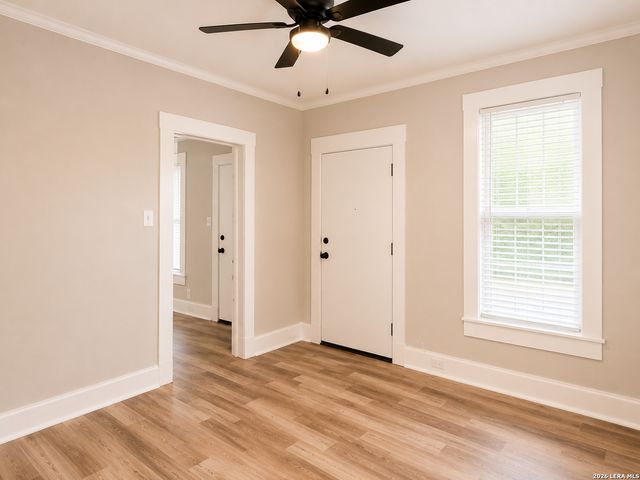 215 S BRAZOS ST, San Antonio, TX 78207