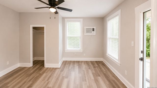 215 S BRAZOS ST, San Antonio, TX 78207