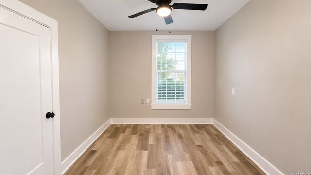 215 S BRAZOS ST, San Antonio, TX 78207