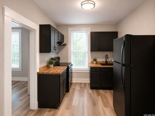 215 S BRAZOS ST, San Antonio, TX 78207