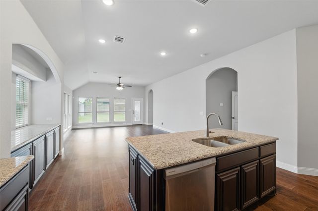 520 Lowland Lane, Waxahachie, TX 75165