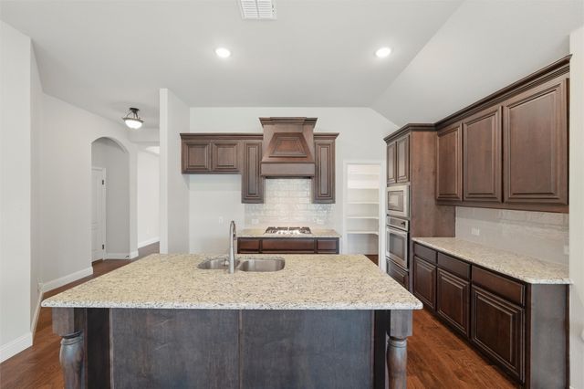 520 Lowland Lane, Waxahachie, TX 75165