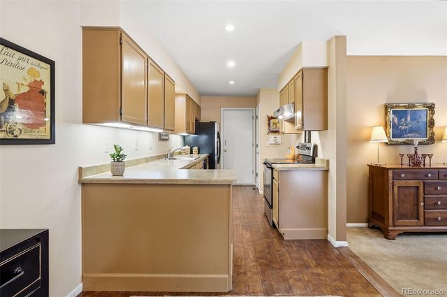1570 S Roslyn Street, Denver, CO 80231