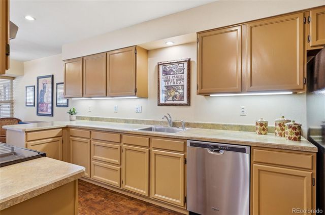 1570 S Roslyn Street, Denver, CO 80231